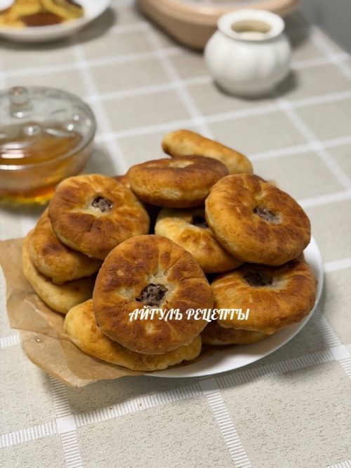 Айгөл Таҗиевадан чүпрәсез камырлы пәрәмәчләр рецепты