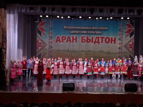 Ансамбль «Чибори» участвовал на межрегиональном фестивале удмуртской культуры «Аран быдтон»