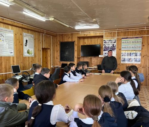 Балтач гимназиясе укучылары ДОСААФка кунакка барган