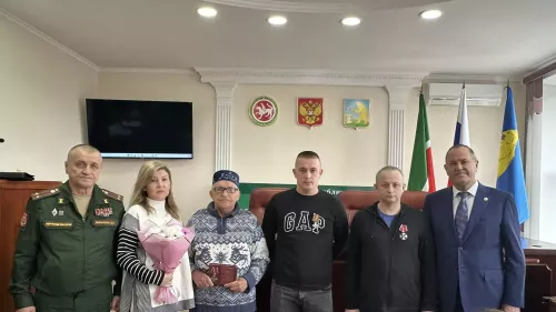 Якташ солдатларга Батырлык ордены, Изге Георгий орденының аерымлык билгесе тапшырылды