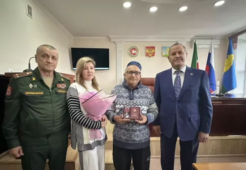 Якташ солдатларга Батырлык ордены, Изге Георгий орденының аерымлык билгесе тапшырылды