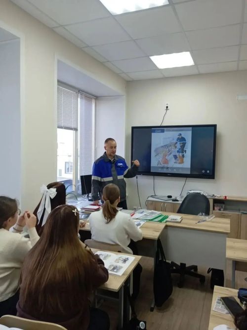 «Балтач газы» идарәсенең  бүлек җитәкчесе урынбасары студентлар белән очрашты