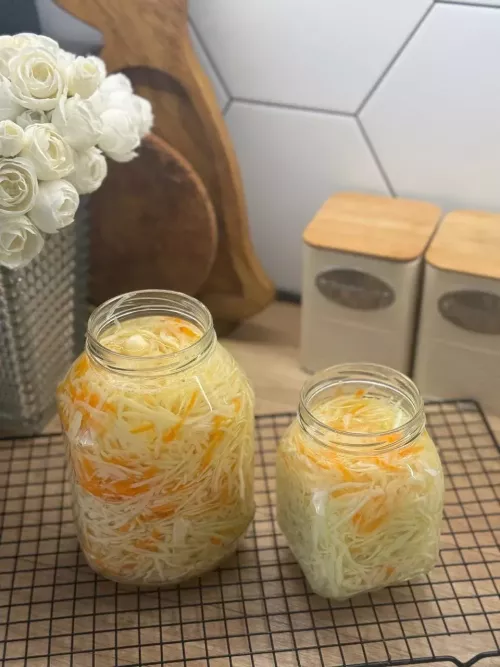 Айгөл Таҗиевадан маринадлаган кәбестә рецепты