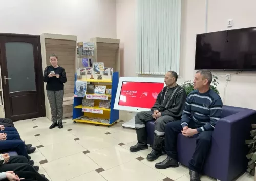 Смәел китапханәсендә олы йөрәкле волонтерлар Айрат Мөхәммәтҗанов һәм Илшат Камалиев белән очрашу узды