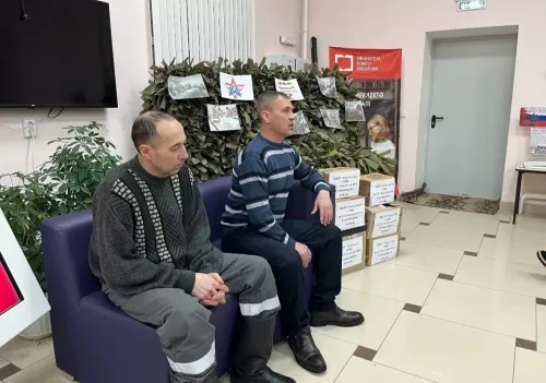 Смәел китапханәсендә олы йөрәкле волонтерлар Айрат Мөхәммәтҗанов һәм Илшат Камалиев белән очрашу узды