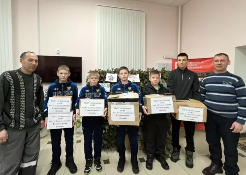 Смәел китапханәсендә олы йөрәкле волонтерлар Айрат Мөхәммәтҗанов һәм Илшат Камалиев белән очрашу узды
