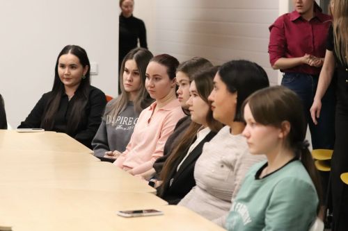 «Хыял» яшьләр үзәгендә студентлар район җитәкчелеге белән очрашты