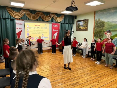 Кече Лызи мәктәбендә «Җәяүле әлифбасы» дип аталган  мавыктыргыч уен узган