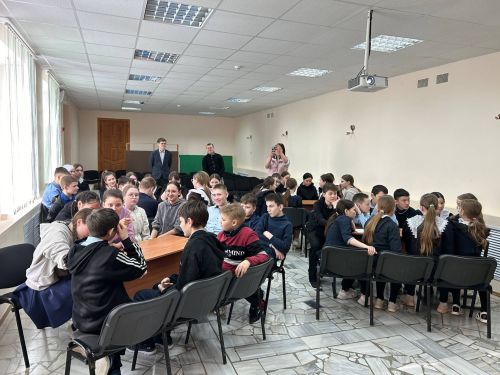 «Хыял» яшьләр үзәге Яңгул мәктәбендә кунакта булды