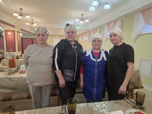 Сәнгать мәктәбе кызлары матур итеп мөнәҗәтләр җырлый