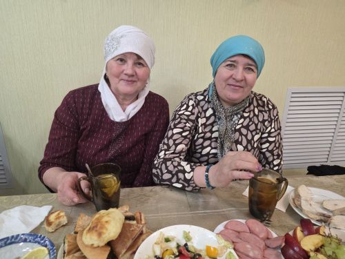 Сәнгать мәктәбе кызлары матур итеп мөнәҗәтләр җырлый