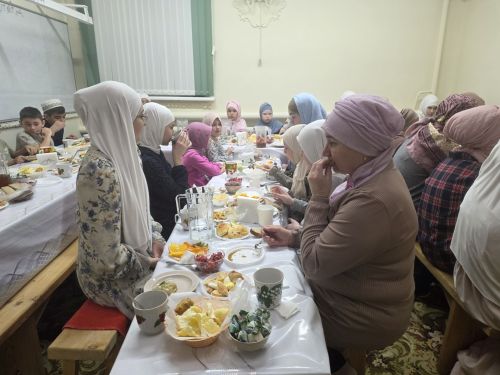 Кариле авылы мәчете көн дә диярлек шыгрым тулы булды