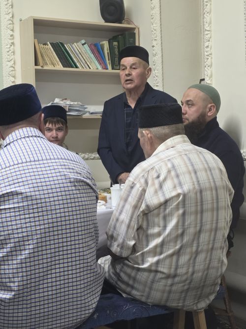 Кариле авылы мәчете көн дә диярлек шыгрым тулы булды