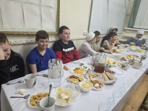 Кариле авылы мәчете көн дә диярлек шыгрым тулы булды