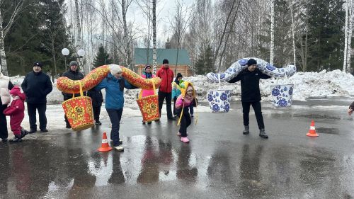 Без дә булдык анда Ташыдык су, тарттык бау да