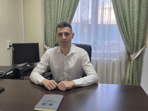 Алар җырлый-бии, күргәзмәләр оештыра, хәтта фронтка да ярдәм итә