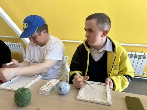 «Хыял» яшьләр үзәгендә мөмкинлекләре чикле кешеләр өчен чигү буенча осталык дәресе үткәрелде