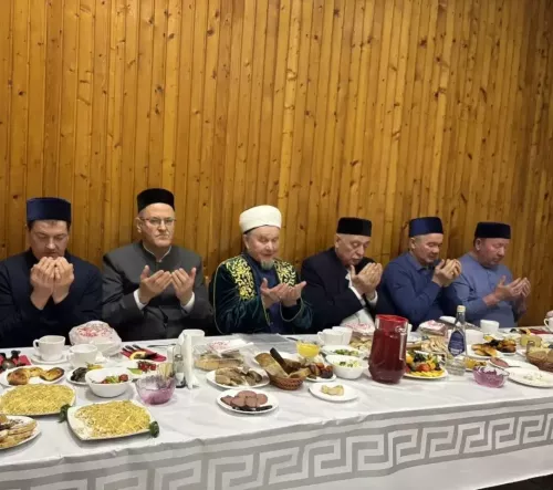 Нотфуллинар гаиләсе Салавычта ифтар үткәрде