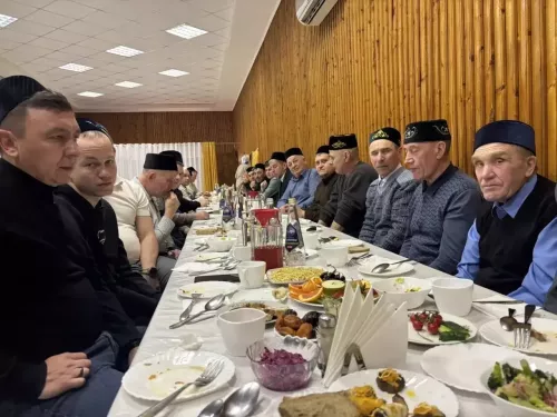 Нотфуллинар гаиләсе Салавычта ифтар үткәрде
