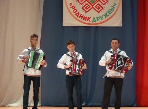 «Улисьял вел» мари фольклор ансамбле һәм Федоровлар гаилә ансамбле төбәкара фестивалендә катнашты