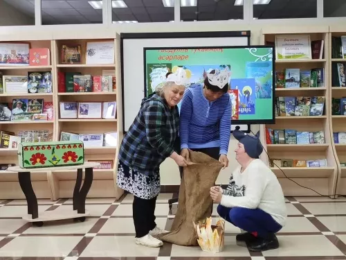 «Фикердәш» клубы вәкилләре «Язлар безгә Тукай белән килә» дип исемләнгән әдәби кунакханәдә булды