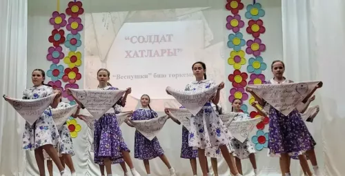 Нөнәгәр авылы мәдәният йортында «Бердәмлектә - безнең көчебез» дип аталган зур концерт булды