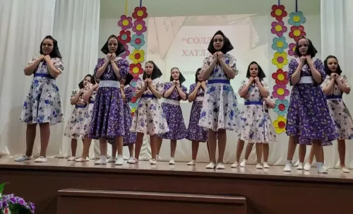 Нөнәгәр авылы мәдәният йортында «Бердәмлектә - безнең көчебез» дип аталган зур концерт булды