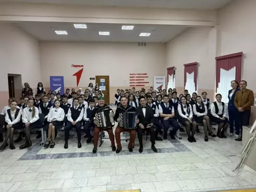 Балтач гимназиясе укучылары Татарстан һәм Башкортстанның атказанган артистлары белән очрашты
