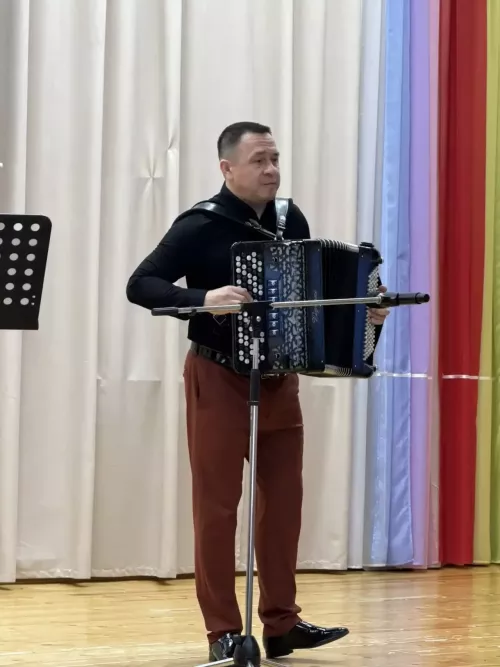 Балтач гимназиясе укучылары Татарстан һәм Башкортстанның атказанган артистлары белән очрашты