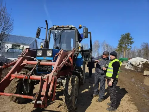 “Сосна” җәмгыятендә 38 трактор һәм 28 арба техник күзәтү үтте