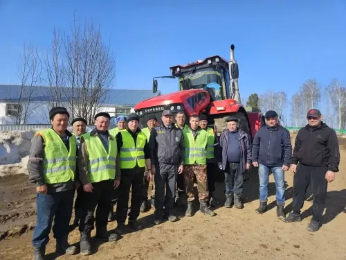 “Сосна” җәмгыятендә 38 трактор һәм 28 арба техник күзәтү үтте