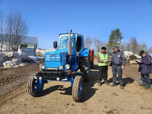 “Сосна” җәмгыятендә 38 трактор һәм 28 арба техник күзәтү үтте