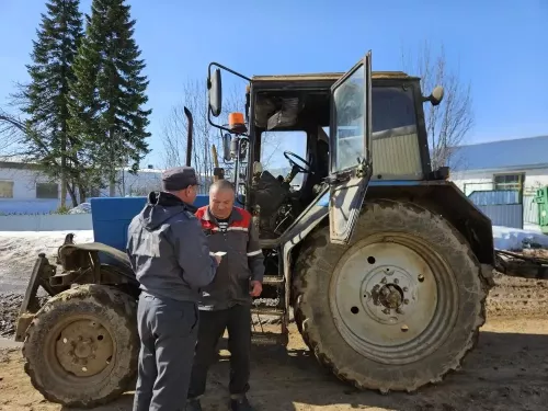 “Сосна” җәмгыятендә 38 трактор һәм 28 арба техник күзәтү үтте