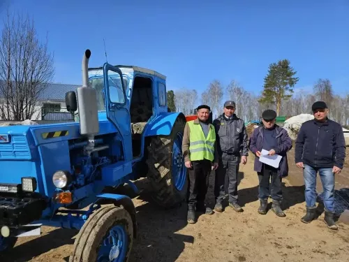 “Сосна” җәмгыятендә 38 трактор һәм 28 арба техник күзәтү үтте