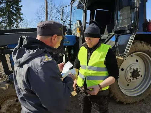 “Сосна” җәмгыятендә 38 трактор һәм 28 арба техник күзәтү үтте