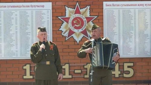 Митинглар бездә дә матур узды
