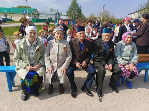 Митинглар бездә дә матур узды