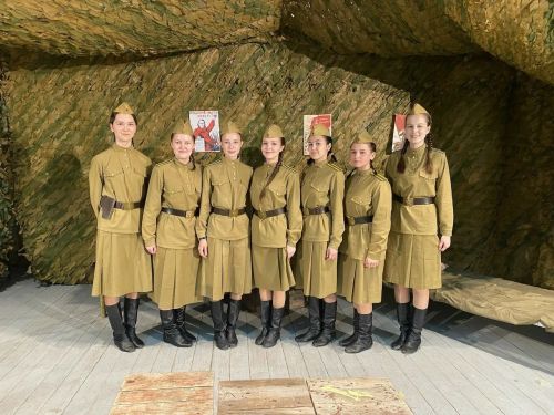Балтач мәктәбе кызлары тамашачыга хатын-кызлар батальонындагы тормышны тасвирлады