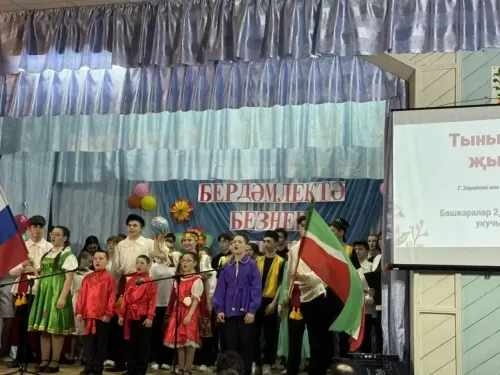 Куныр мәктәбенең «Бердәмлектә безнең көчебез» дип исемләнгән иҗат  концерты булды