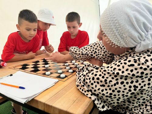 «Романтик» лагеренда шашка буенча дөнья чемпионы белән очрашу узды