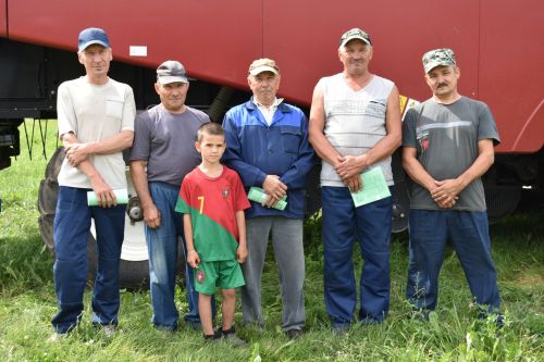 Басулар сары төсмердә, комбайннар әзерлек сызыгында
