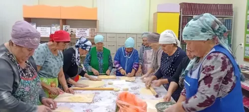 Борнак апалары егетләргә өй токмачлары кистеләр