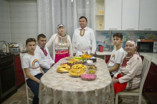 «Өйдә барыбыз да мари телендә сөйләшәбез»