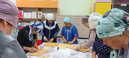 Борнак апалары егетләргә өй токмачлары кистеләр