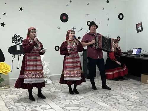 «Наз» кабат моңга күмелде