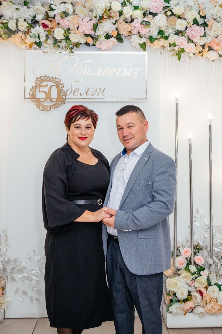 Нормабаш авылында энебез Фәрит белән күпләрне сокландырырлык итеп гомер кичерүче якын кешебез ЛИЛИЯ ИЛВАР кызының матур гомер бәйрәме