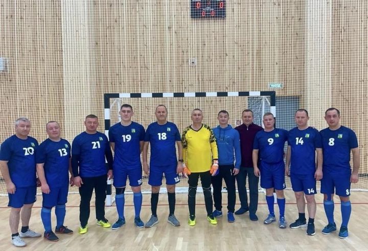 Балтач районы муниципаль хезмәткәрләре мини-футбол ярыш уйный