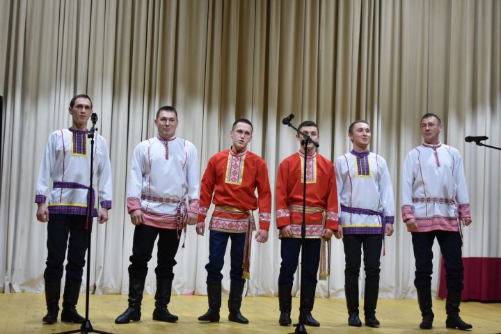 Ӟаны гуртысь лулчеберетъя юртын егитъёс люкаськизы (фото)