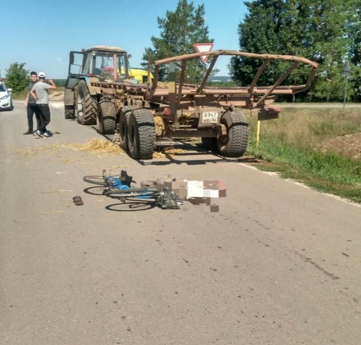 Велосипедчы трактор прицепының тәгәрмәчләре астына һәлак булган