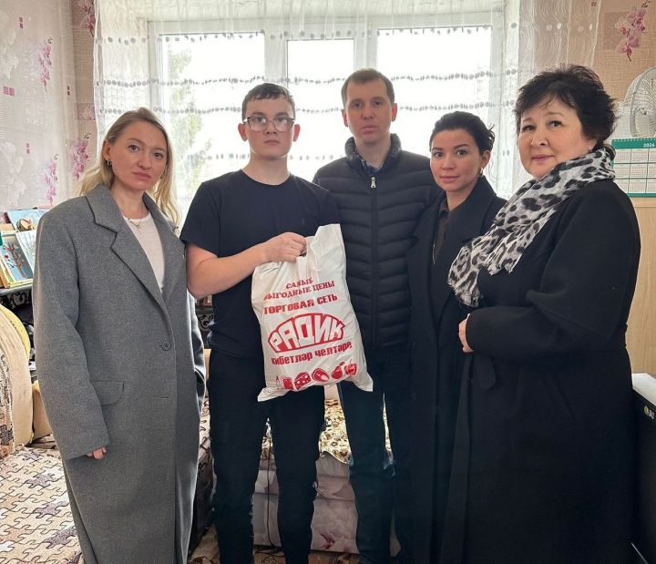 Закировлар кабат балаларны сөендерделәр (фото)
